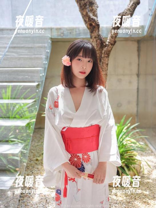 Kang Inkyung 揭开Kang Inkyung妹妹的私房图包,发现这不仅仅是照片,还是魔法!
